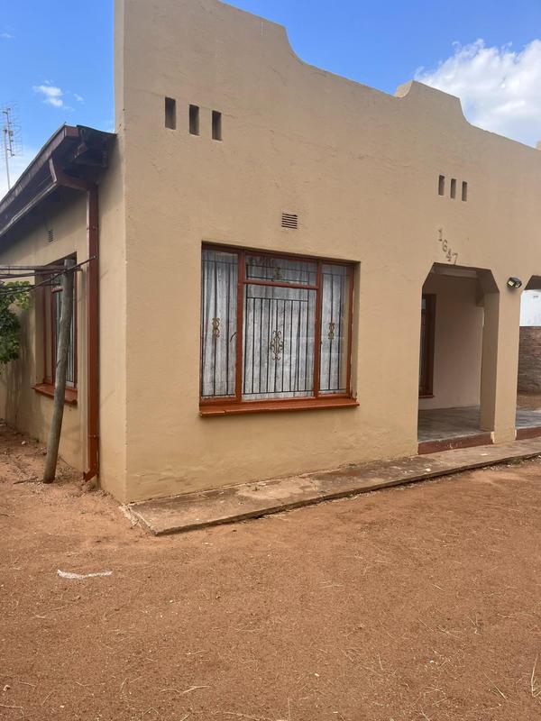 4 Bedroom Property for Sale in Montshioa North West
